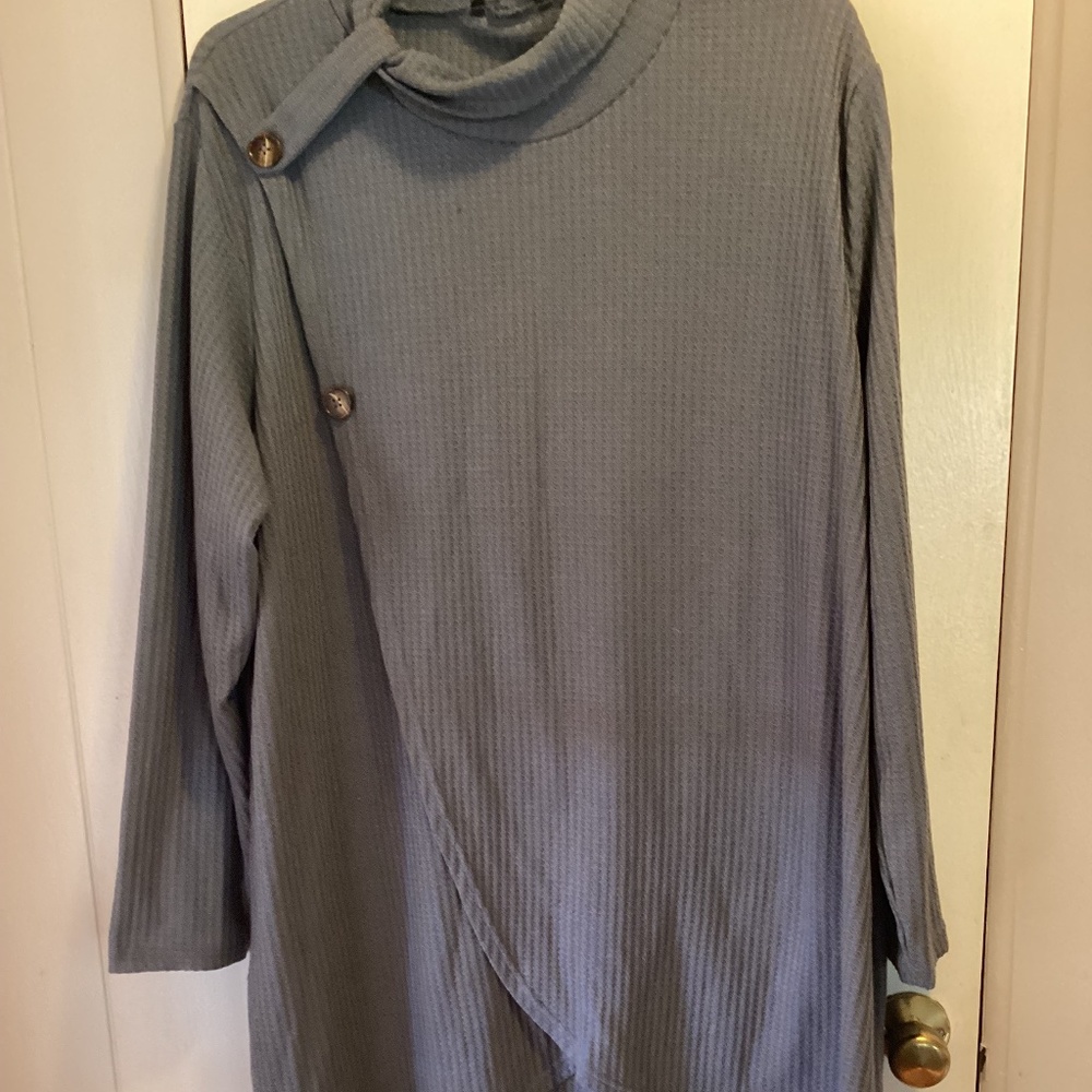 BloomChic Gray Waffle Knit Cross Over Button Decor Cowl Neck Tunic Size 26